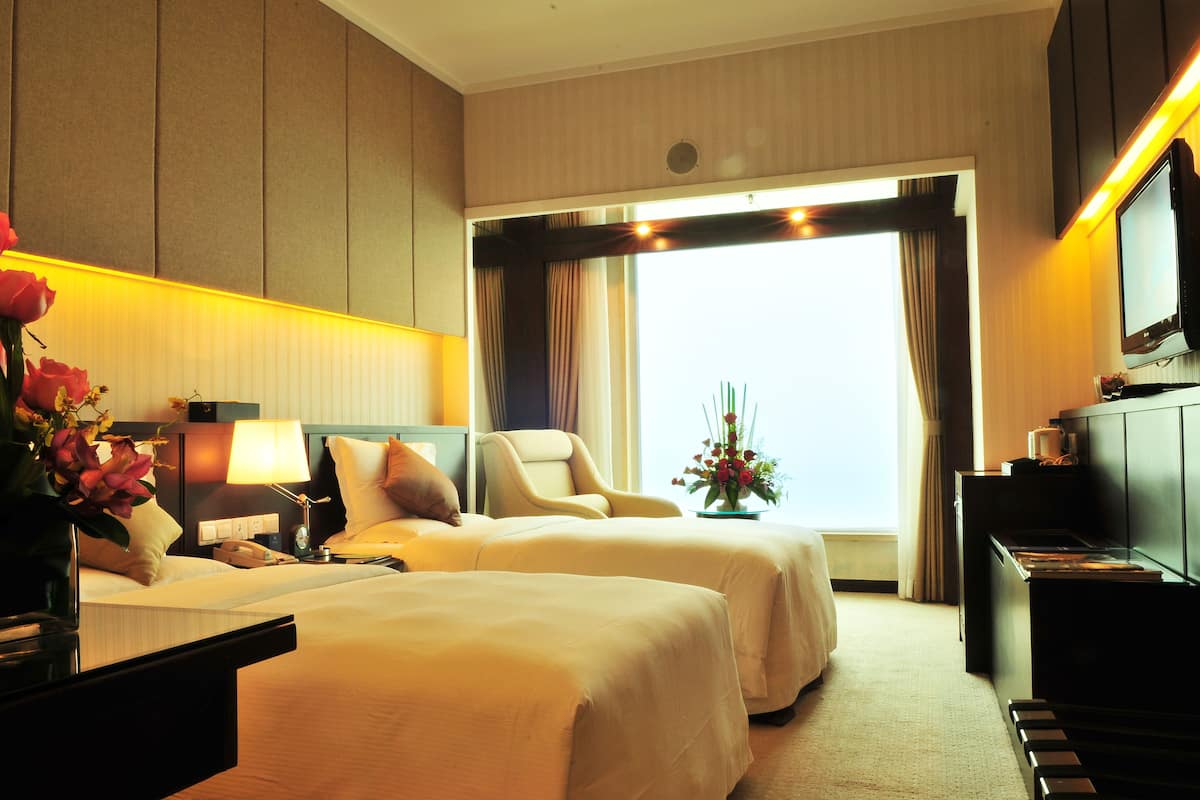 Minibar, in-room safe, desk, blackout curtains