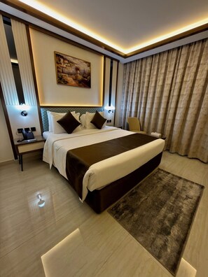 Minibar, iron/ironing board, cribs/infant beds, alarm clocks - Smana Hotel Al Raffa (Dubai)