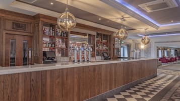 3 bars/lounges