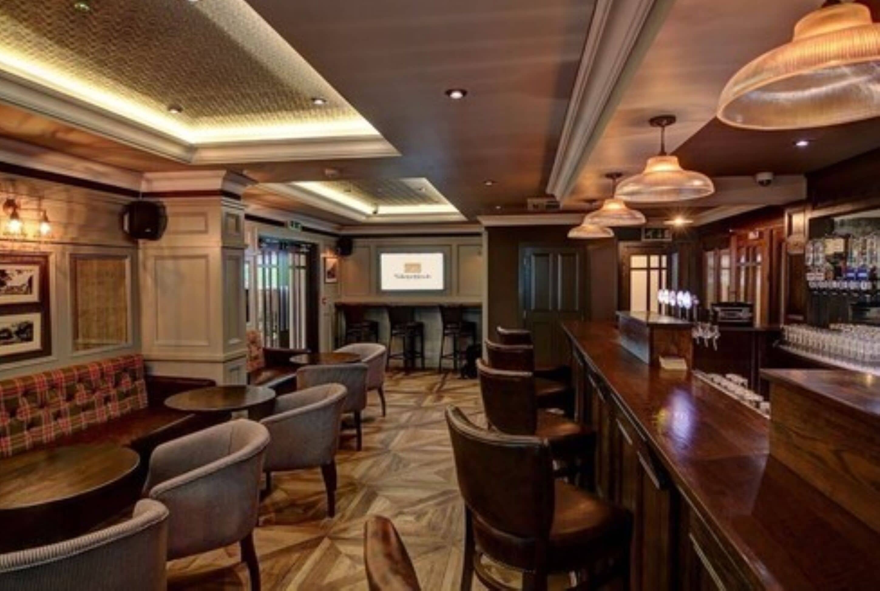 3 bars/lounges