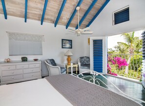 Basic-Studio, 1 Queen-Bett | Hochwertige Bettwaren, Pillowtop-Betten, Zimmersafe