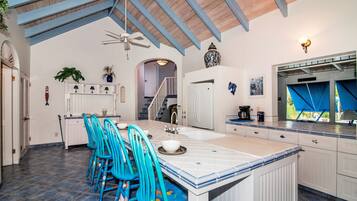 Premium Villa, 3 Bedrooms, 2 Bathrooms | Private kitchen