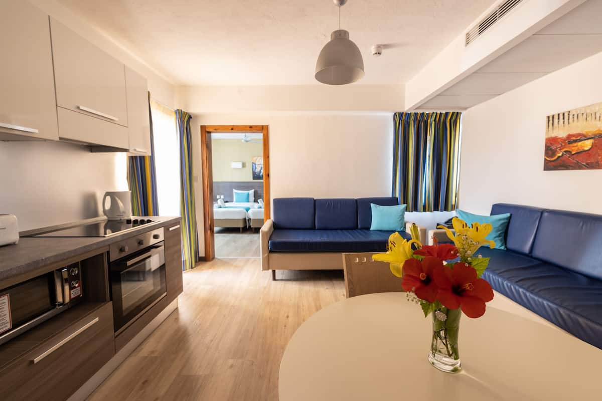 fridge, electric kettle, freezer