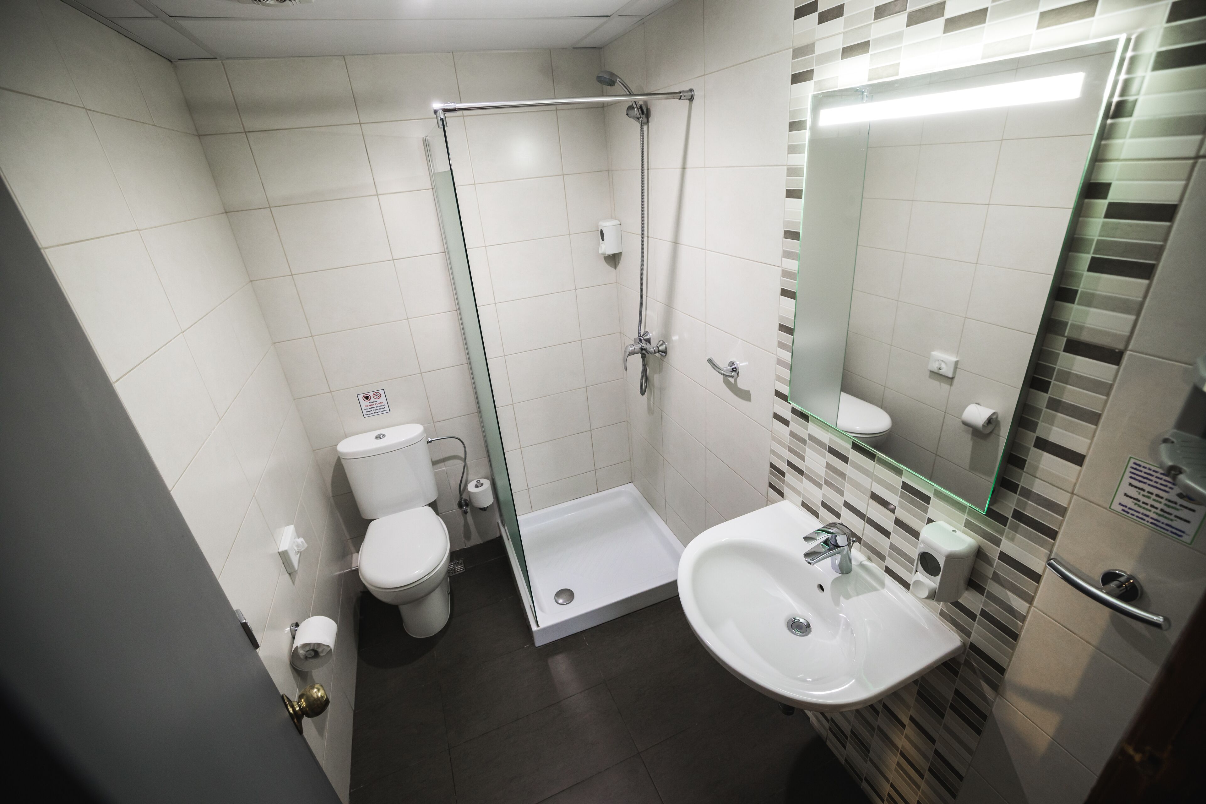 1 bedroom, desk, blackout curtains, free cots/infant beds