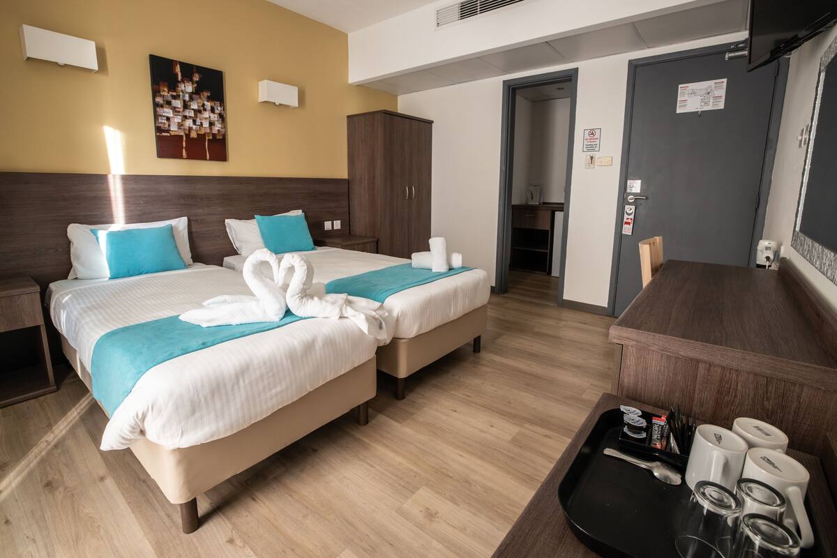Chambre double ou avec lits jumeaux, balcon | Vue de la chambre
