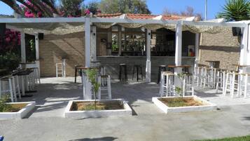 Poolside bar