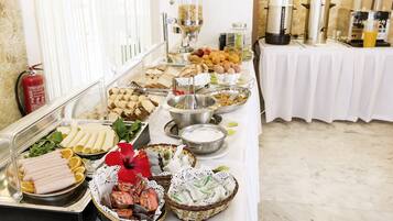 Desayuno buffet todos los días (con cargo)