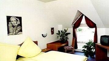 Schreibtisch, schallisolierte Zimmer, Reisekinderbett, kostenloses WLAN
