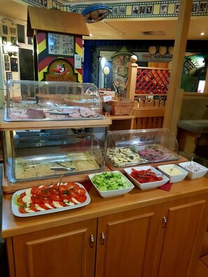 Dinner served, local cuisine - Filmhotel Lili Marleen (Potsdam)