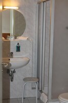 Ducha, secador de pelo, toallas