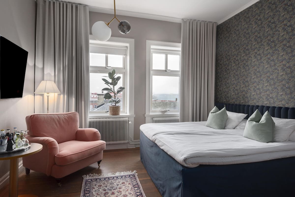 Rom – premium, 2 enkeltsenger, ikke-røyk | Senger med Select Comfort-madrass, individuelt dekorert og skrivebord