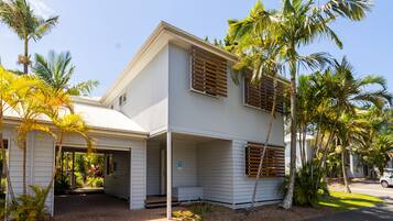 Townhouse Lagoon Villa | Terrace/patio