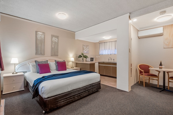 Suíte | Roupas de cama premium, cortinas blackout, ferros/tábuas de passar roupa