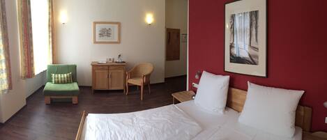 Habitación doble | Ropa de cama hipoalergénica y caja de seguridad en la habitación