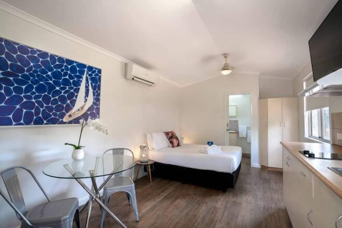 1 bedroom, iron/ironing board, bed sheets