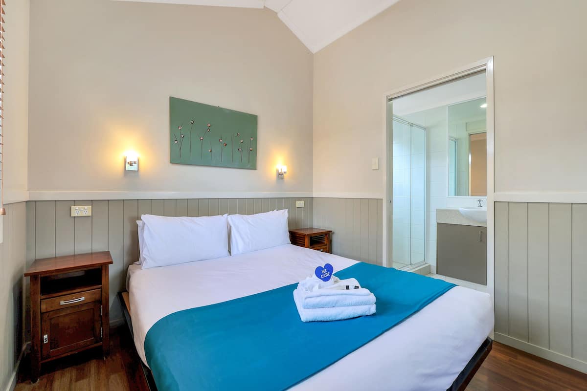 Cabin, 1 Queen Bed (Palm)