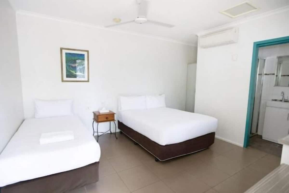 1 bedroom, iron/ironing board, bed sheets