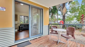 Cabin, 1 Queen Bed (Palm) | Terrace/patio