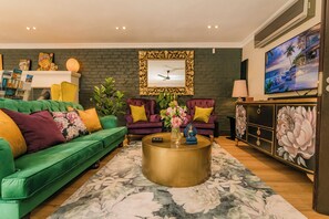 40-Zoll-Fernseher mit Satellitenempfang, Netflix, Streaming-Dienste