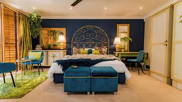 Quarto casal superluxo, 1 quarto, acesso à piscina, vista para o jardim | 1 quarto, roupas de cama premium, frigobar, cofres nos quartos