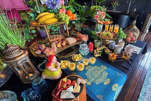 Café da manhã feito na hora grátis todos os dias