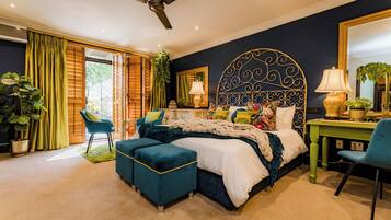 Quarto casal superluxo, 1 quarto, acesso à piscina, vista para o jardim | 1 quarto, roupas de cama premium, frigobar, cofres nos quartos