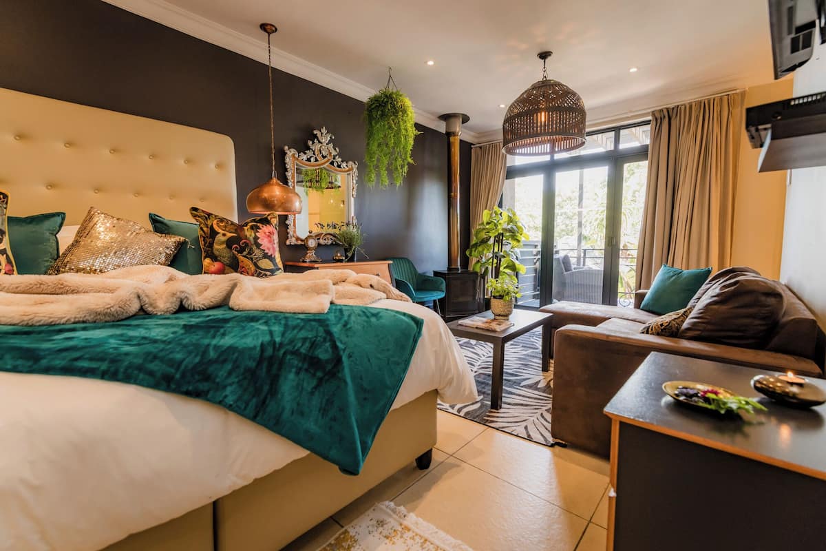 Luxury Suite, 1 Bedroom, Fireplace | 1 bedroom, premium bedding, minibar, in-room safe