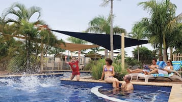 2 piscine all'aperto