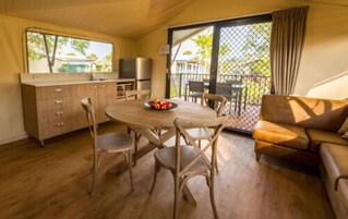 Barraca luxo (Safari) | Opções para refeição no quarto