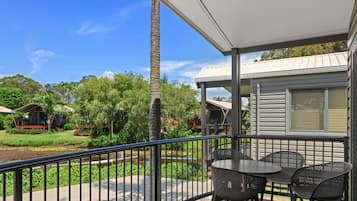 Superior 2 Bedroom Cabin | Terrace/patio