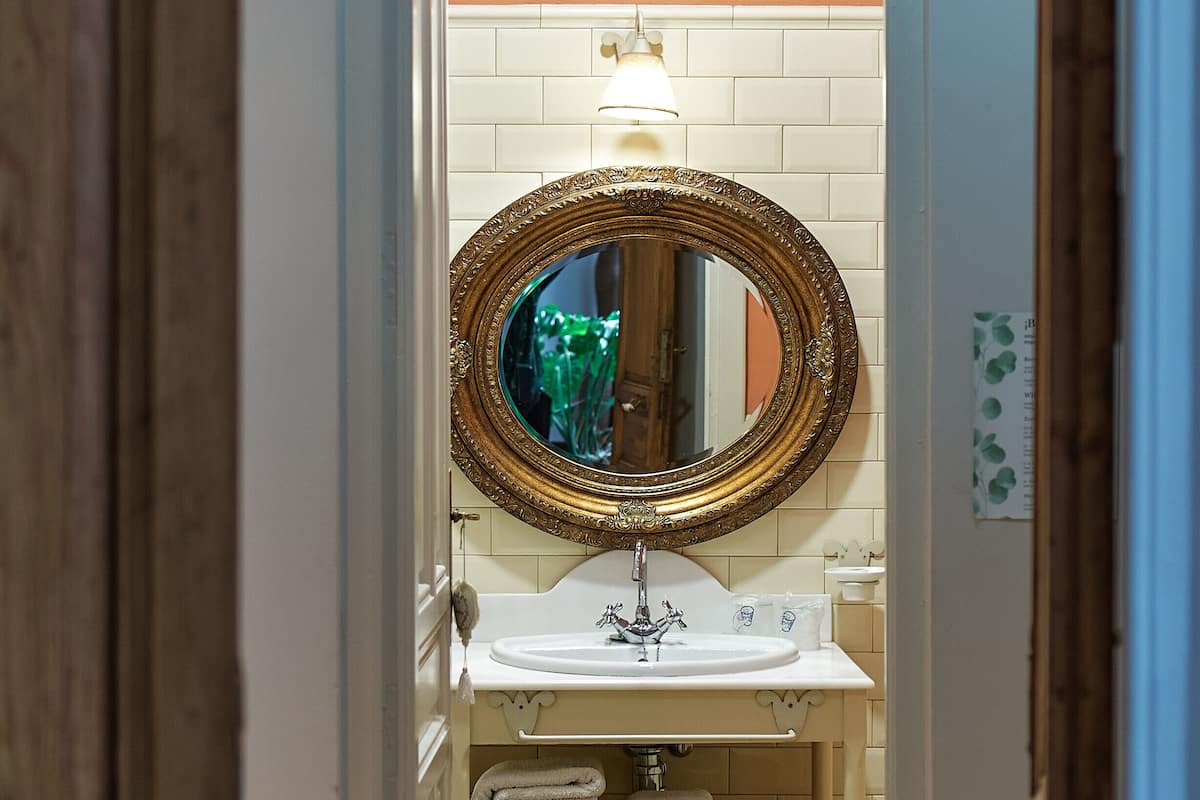 double room, bathtub (special) | bathroom | free toiletries, hair dryer, towels