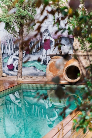 Seasonal outdoor pool, pool umbrellas, sun loungers