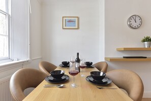 Appartement Standard, 1 chambre | Repas dans la chambre