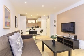Living area - Churchill Níké Apartments (London)