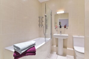 Bathroom - Churchill Níké Apartments (London)
