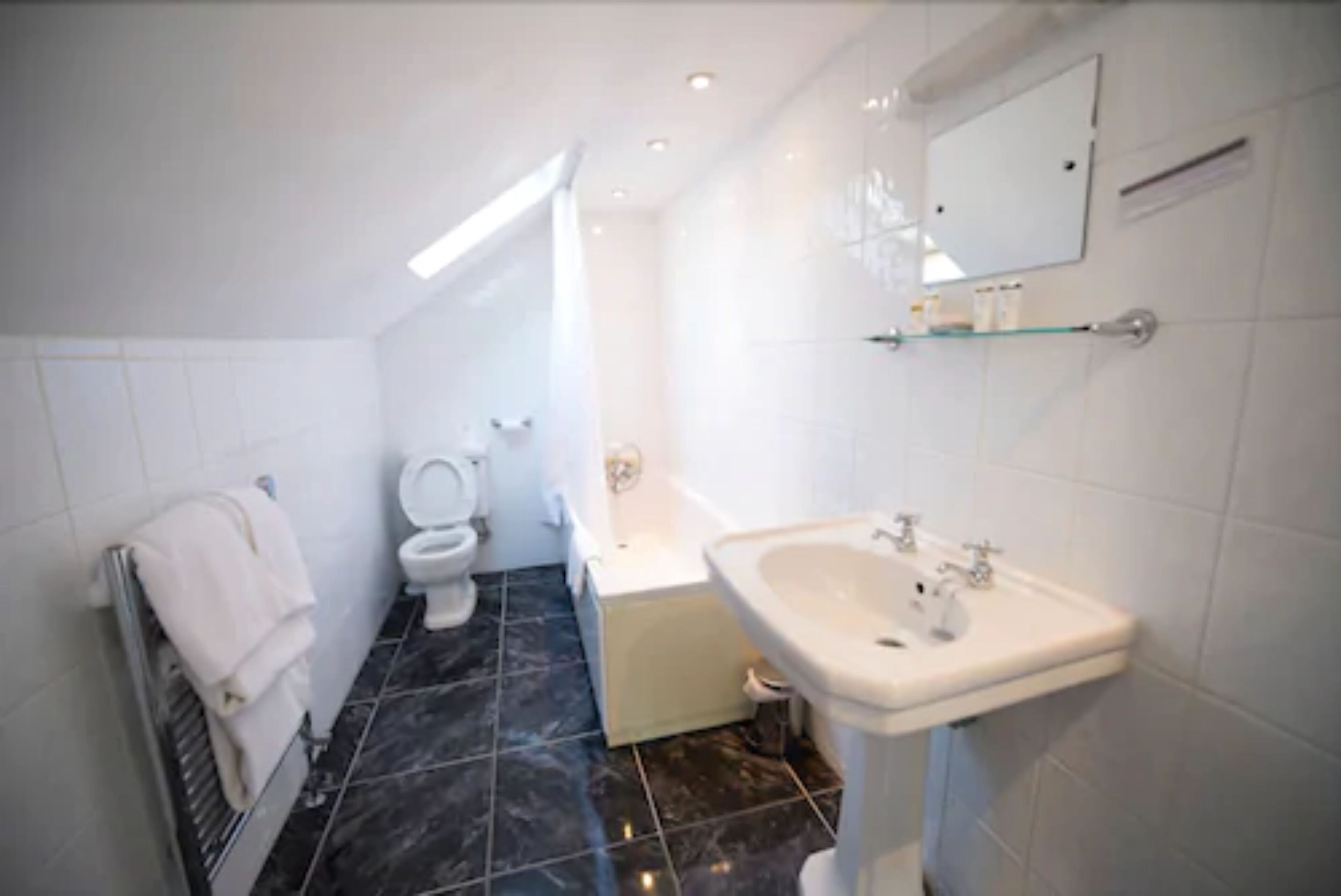 combined shower/bathtub, free toiletries, towels