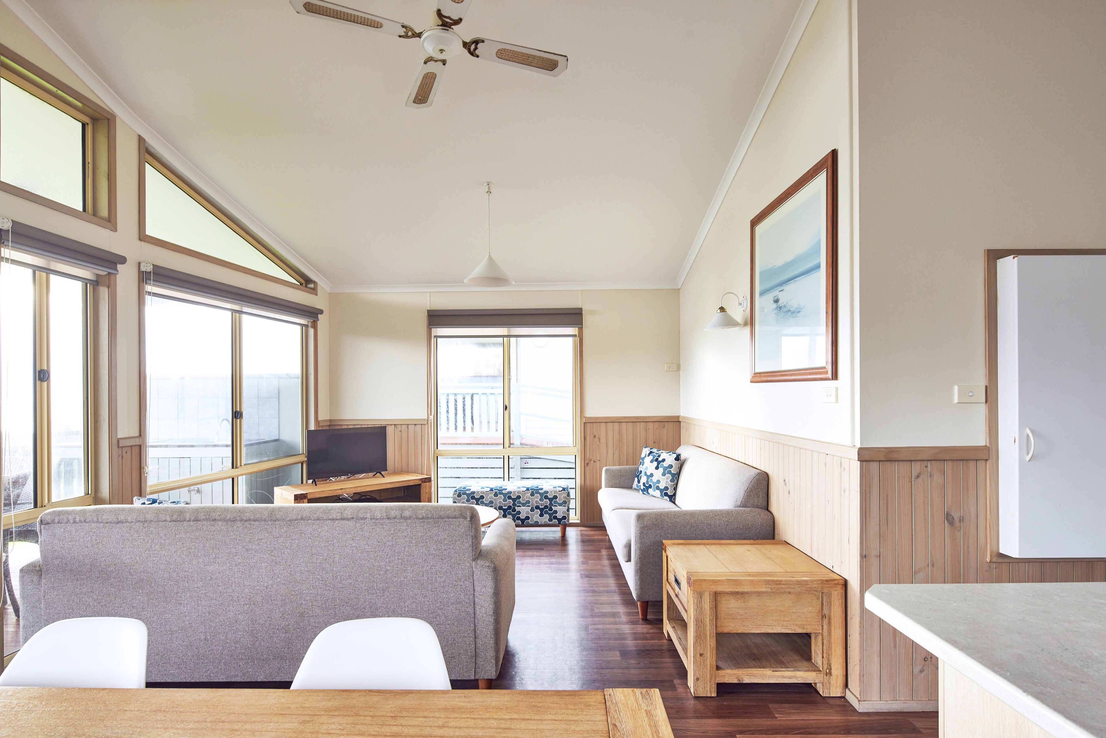 別墅, 海景 | 起居區 | 42-吋平面電視，提供衛星頻道