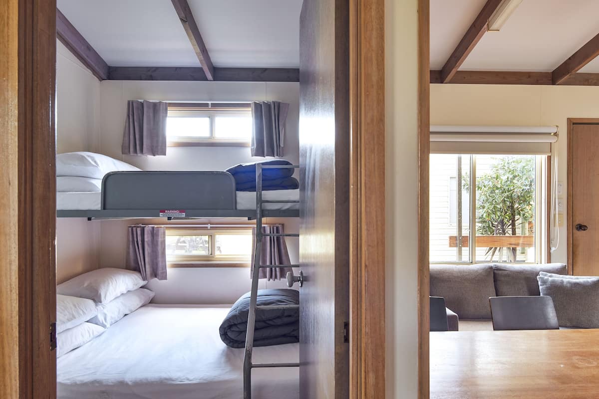 Kabin, 1 kamar tidur | Setrika/meja setrika dan seprai linen