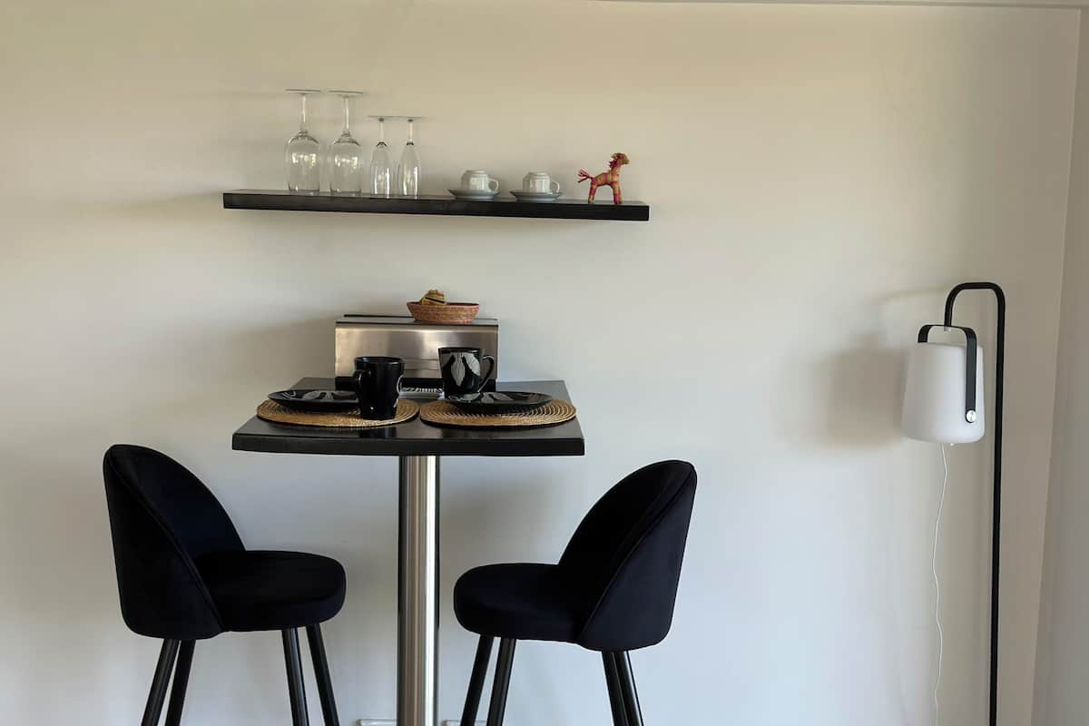 Suite (Zebra) | Premium bedding, pillowtop beds, in-room safe, individually decorated