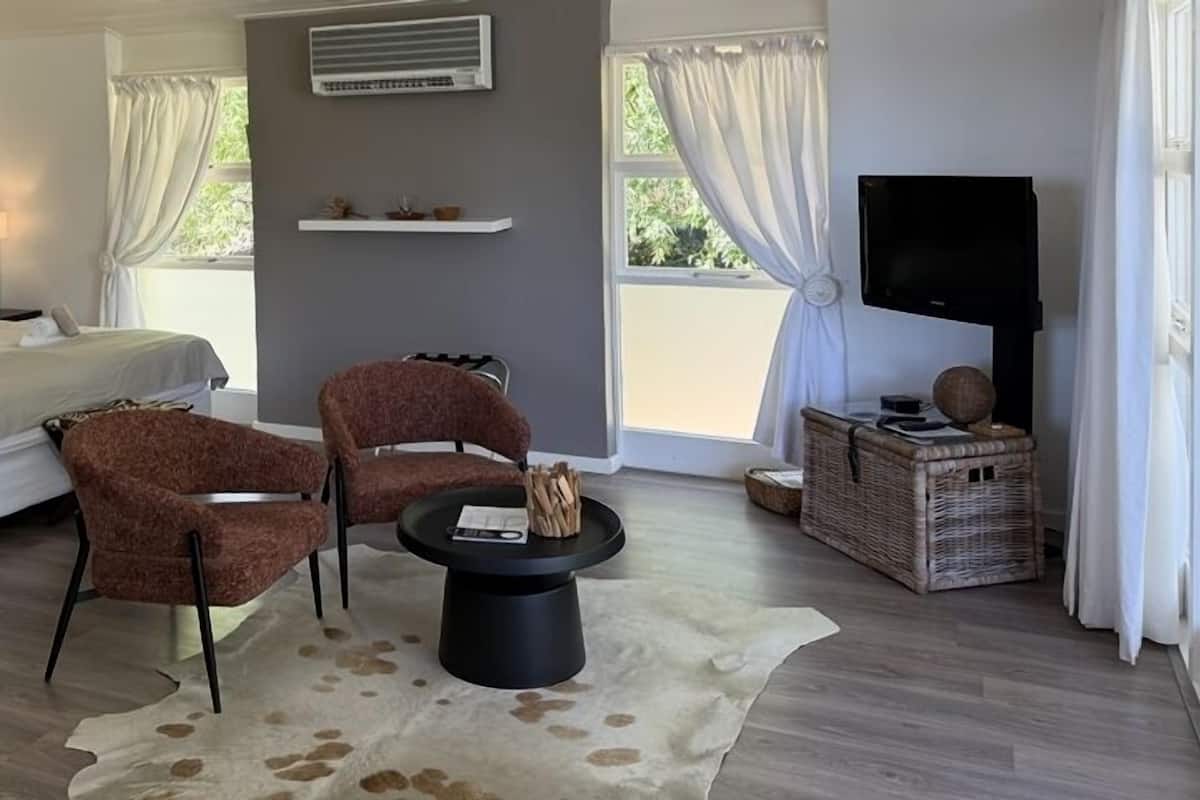 Junior Suite, 1 Bedroom, Mountain View (Buffalo) | Premium bedding, pillowtop beds, in-room safe, individually decorated