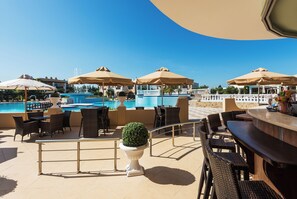 Outdoor dining - Gaia Palace (Kos)