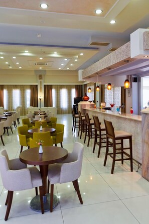 2 bars/lounges, poolside bar, beach bar