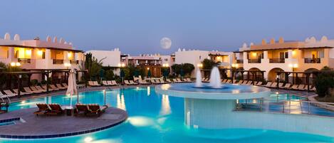 Innenpool, 3 Außenpools