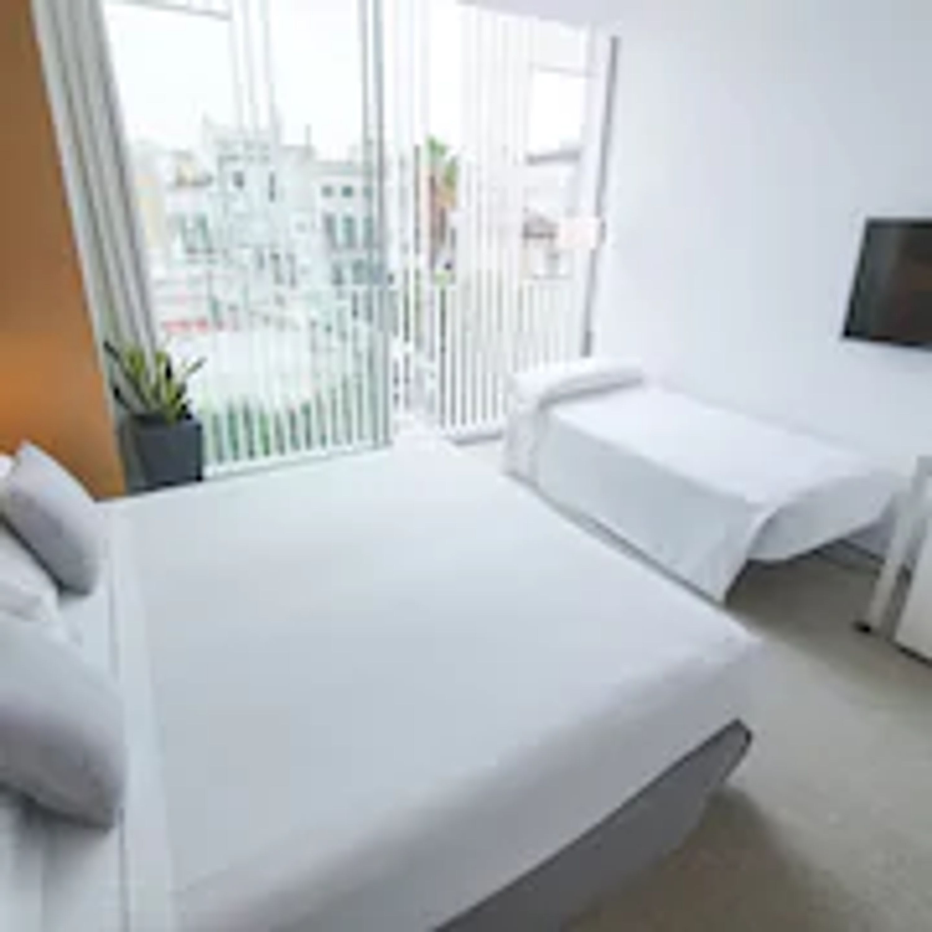 triple room | minibar, in-room safe, desk, laptop workspace