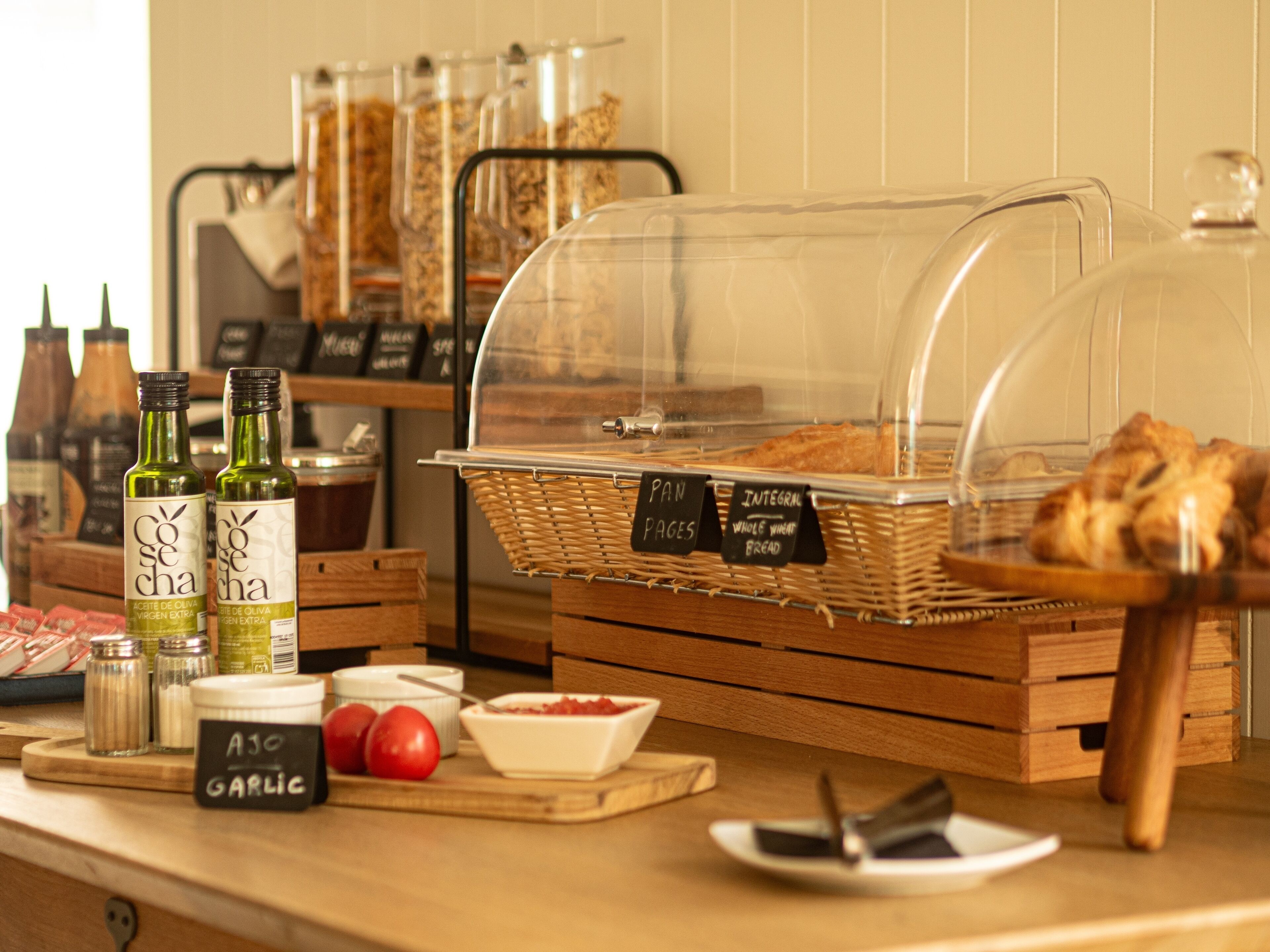 daily continental breakfast (eur 18 per person)