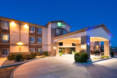 Exterior. Holiday Inn Express & Suites Casa Grande by IHG