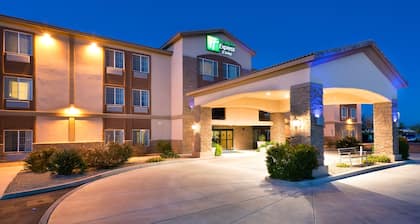 Holiday Inn Express & Suites Casa Grande by IHG