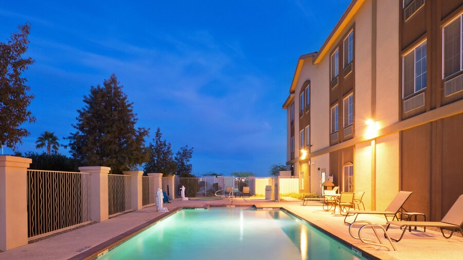 Holiday Inn Express & Suites Casa Grande by IHG