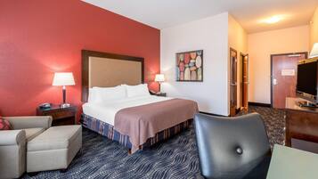 Standardværelse | Premium-sengetøj, pengeskab på værelset, skrivebord