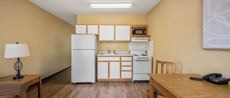 Suite, 1 Bedroom | Private kitchen